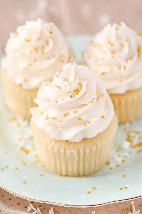 Whip Up Super Moist Vanilla Cupcakes: Quick & Easy Oil Recipe